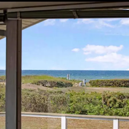 Dom wakacyjny Lovely Summer House 50 Meters From The